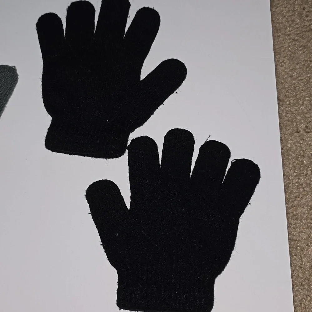 Black and Gray Child's Glove Set